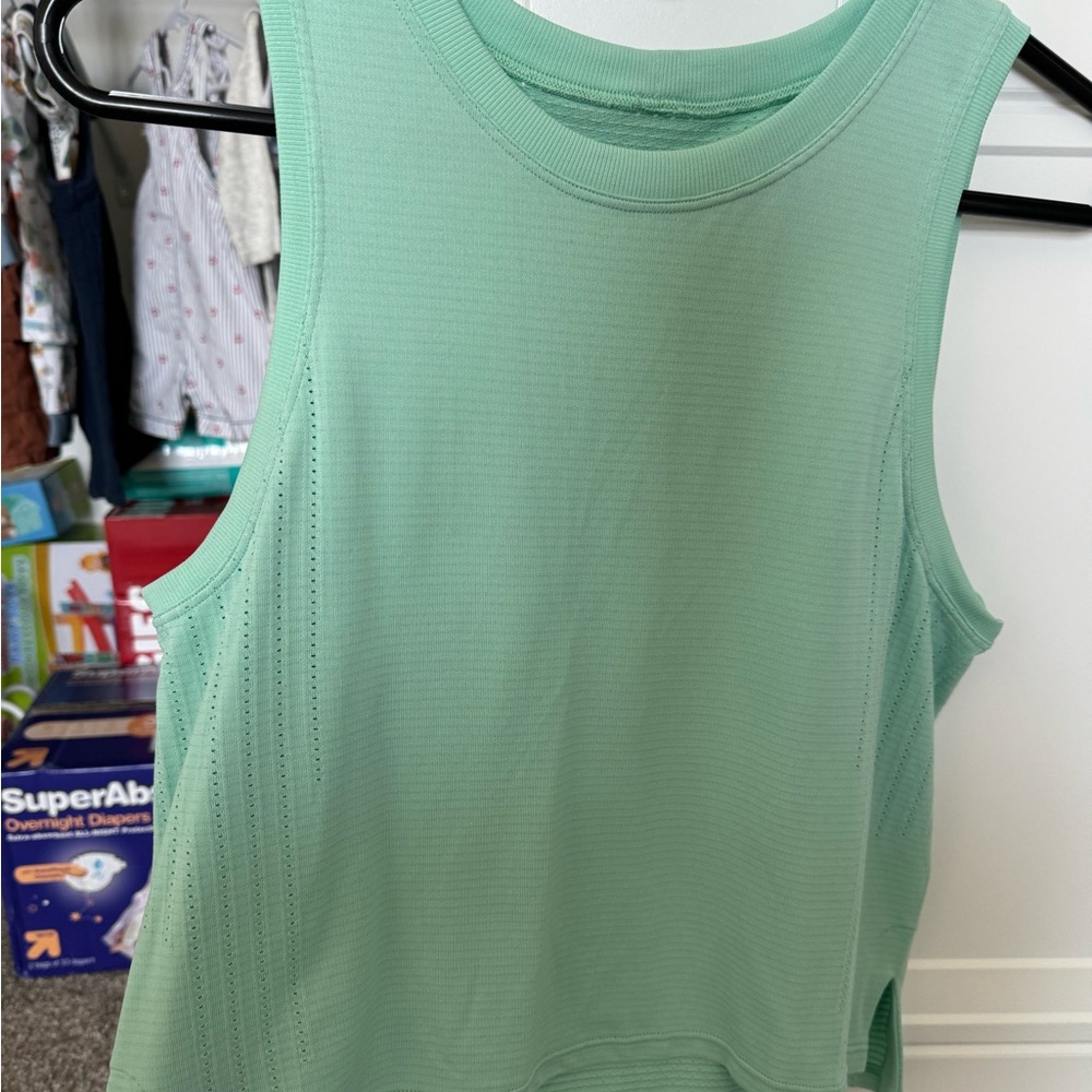 Green cropped lululemon tank